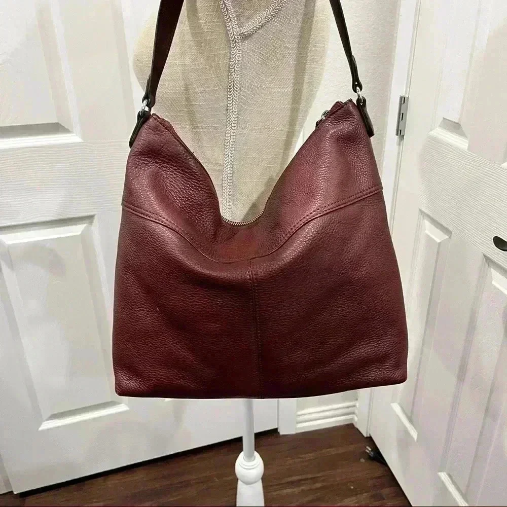 Vince Camuto Lux Hobo bag purse 100% leather, black cherry ❤️👜